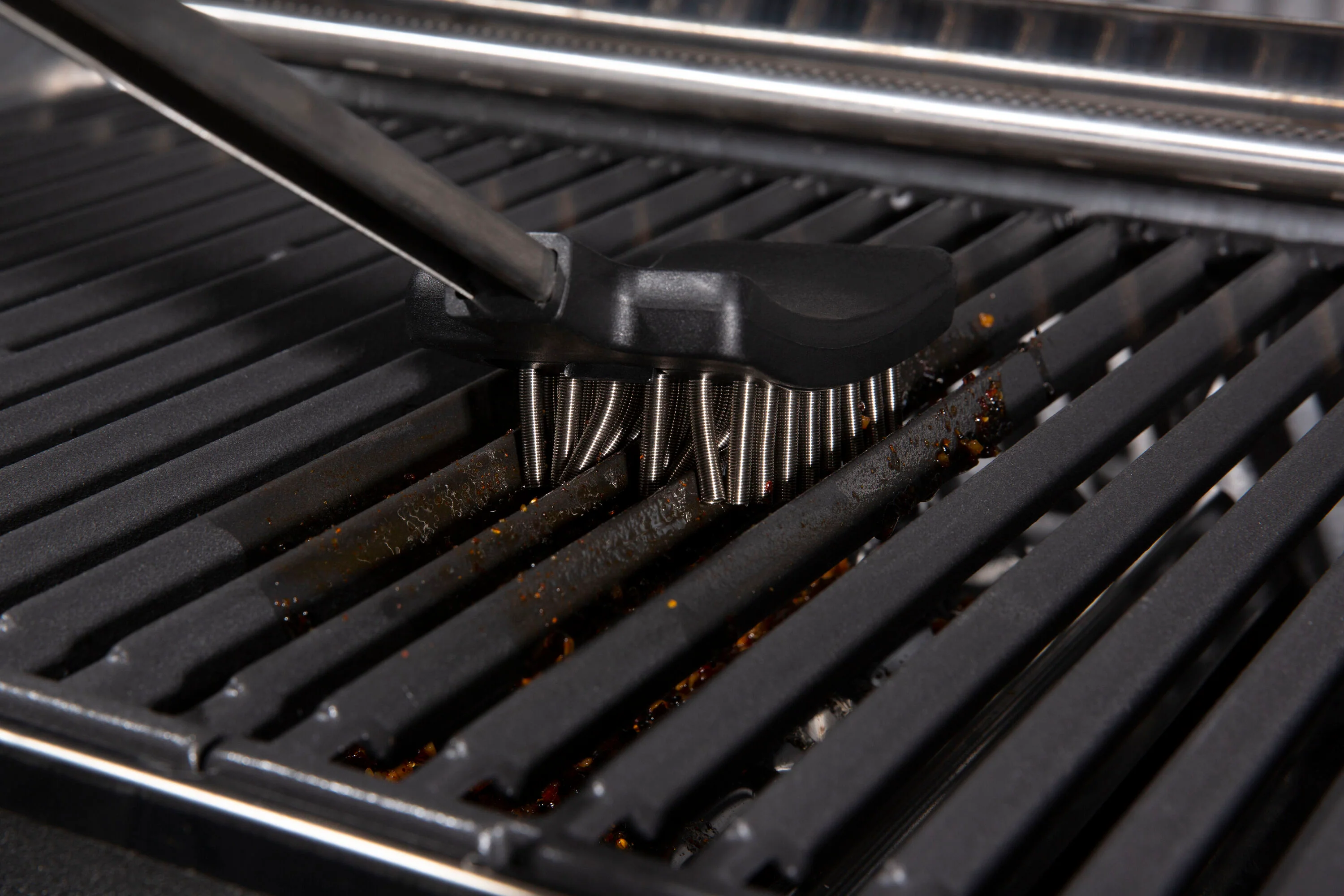 Baron™ Coil Spring Grill Brush - Image 3