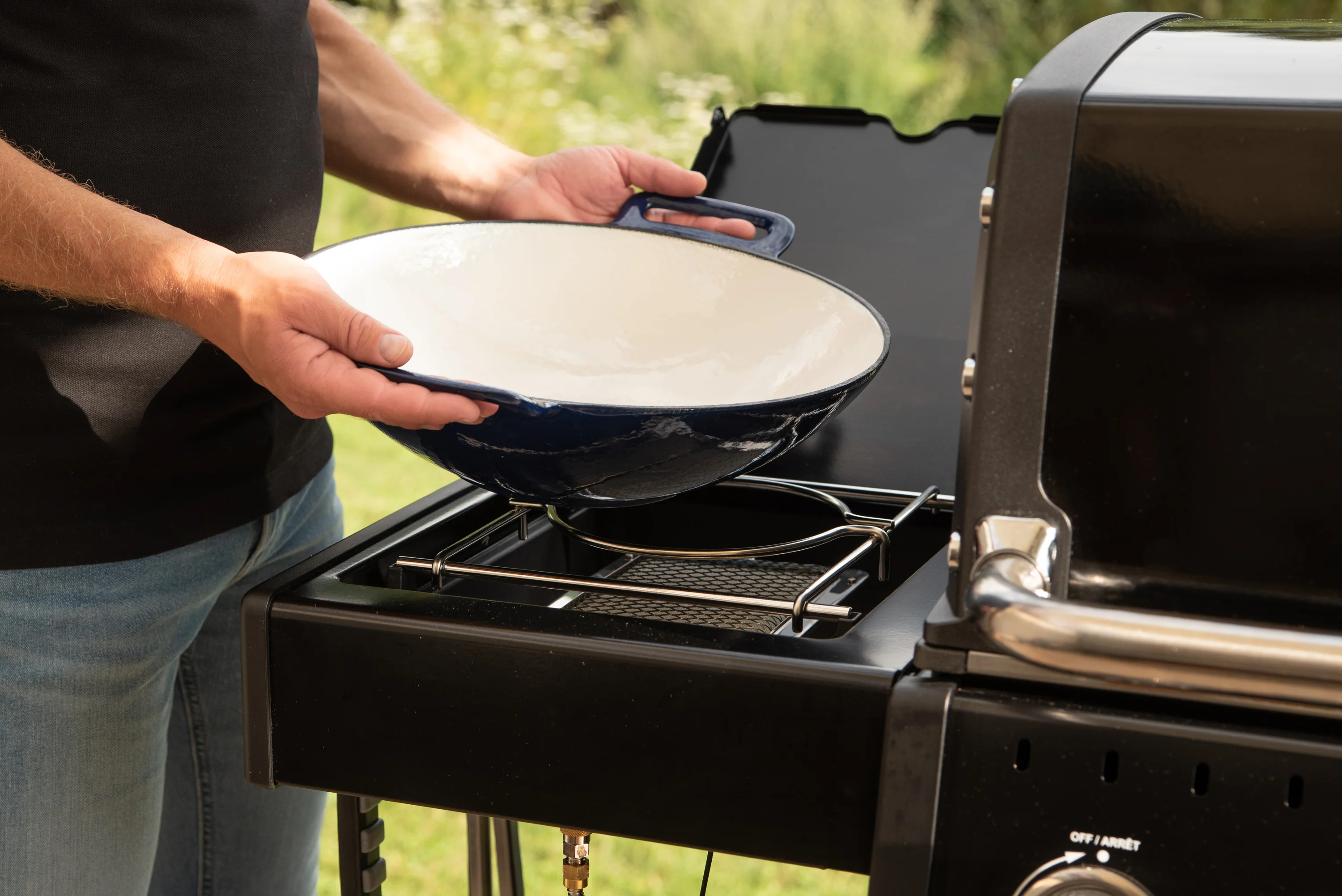 Cast Grilling Wok - Image 3