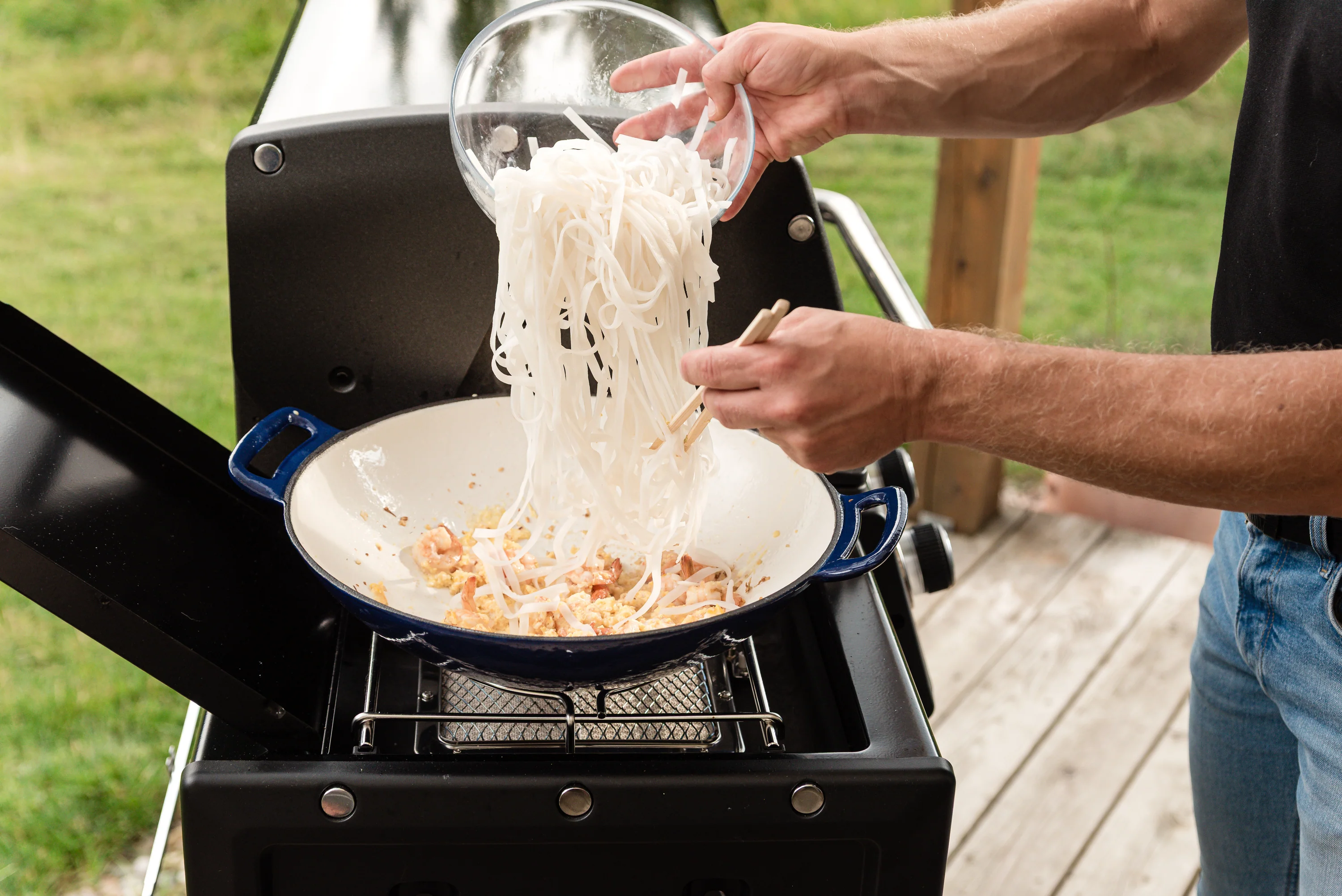 Cast Grilling Wok - Image 4